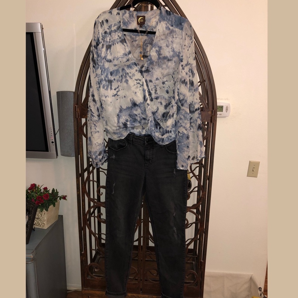 Jeans, Blouse, and Necklace all in One!